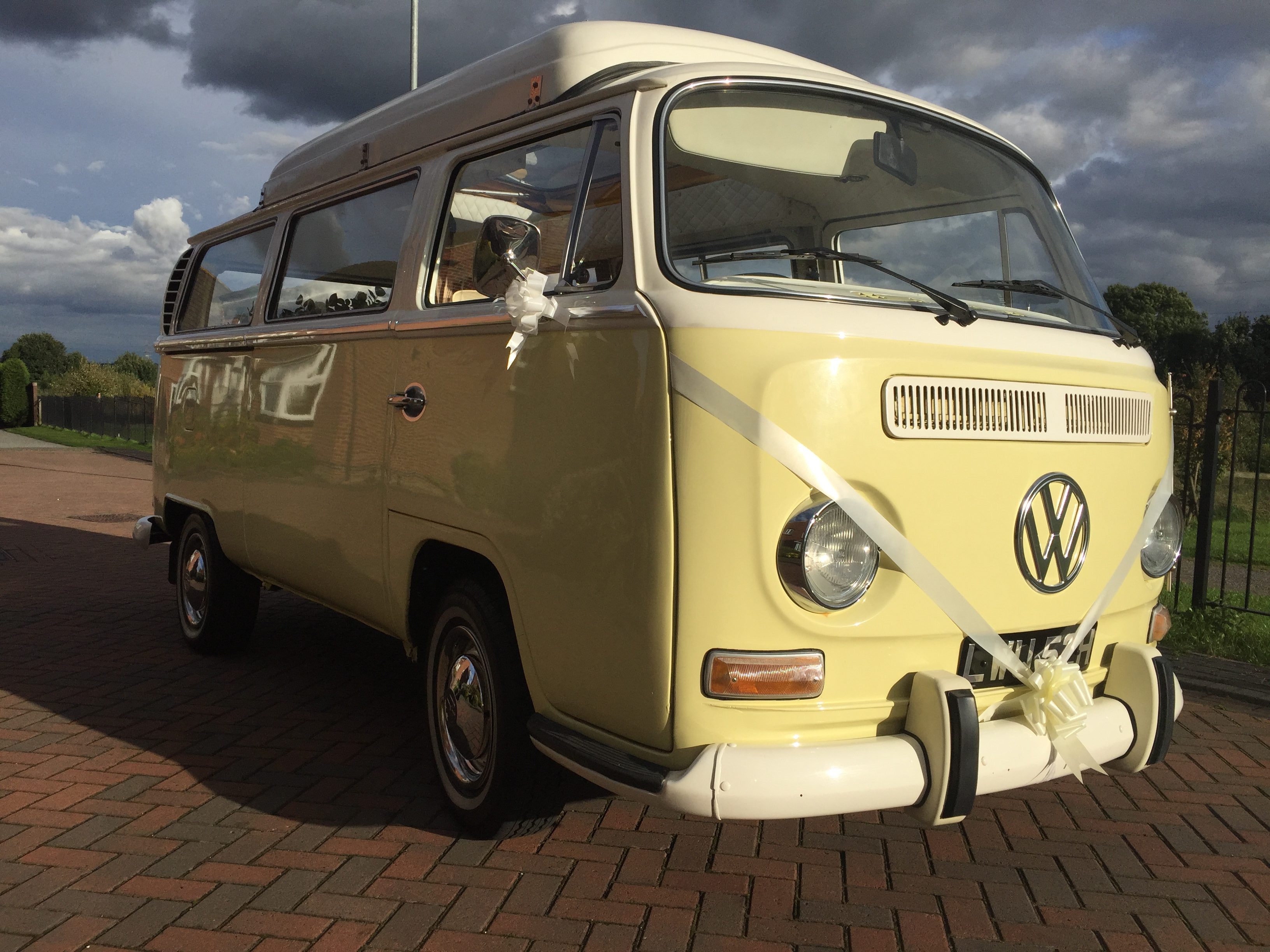 VW Bay Window Campervan Cream & White